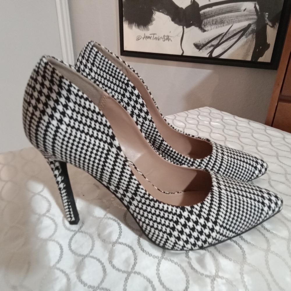 NWT Abound white and black plaid heels 👠